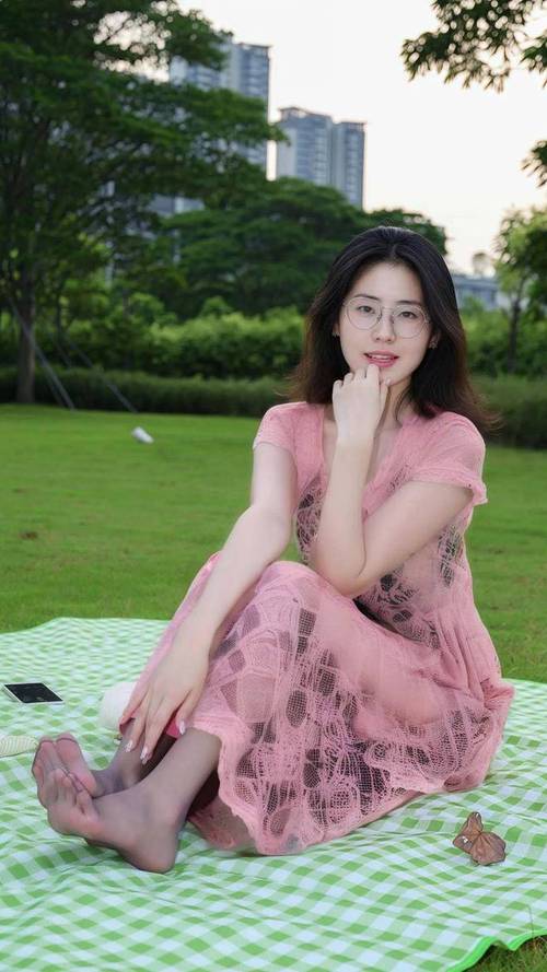 操中国美女教师的相关介绍