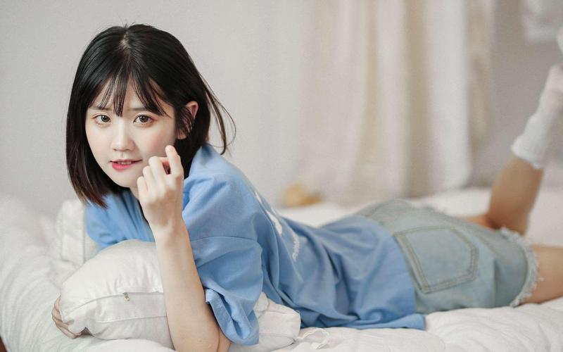 美女老师被啪啪啪的相关介绍