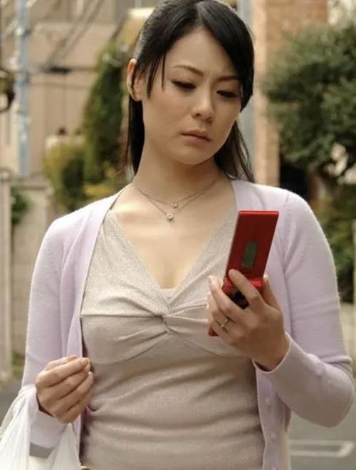 电影院被陌生人摸出水的相关介绍