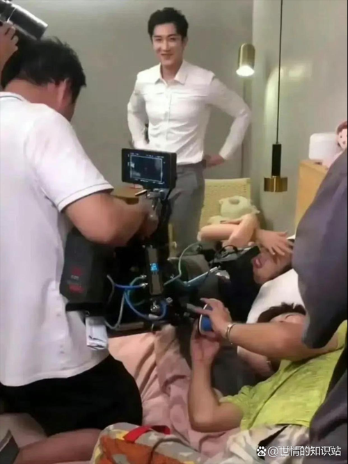 《一边亲一边摸下的相关介绍