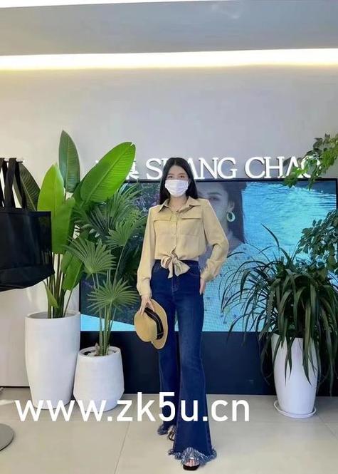 w一边亲一边摸一边做的相关介绍