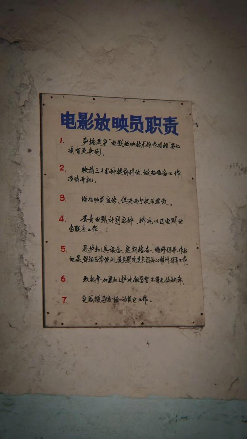 《一边摸一边亲》免费的相关介绍