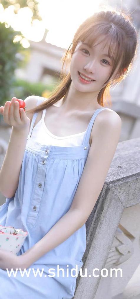 一边亲嘴一边摸逼的相关介绍