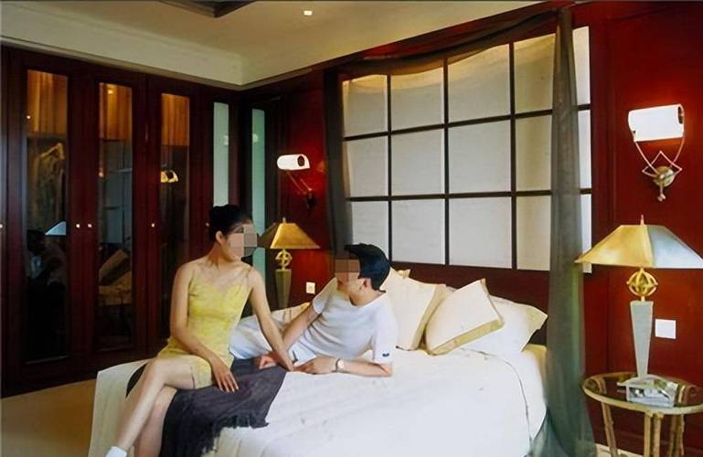 丰满人妻少妇激情av的相关介绍