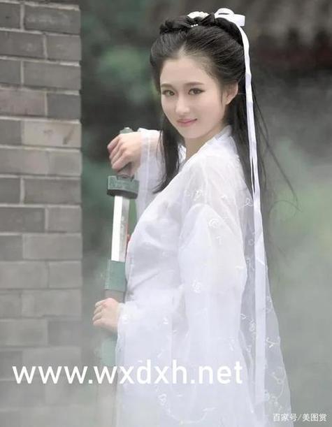 操白丝袜女老师的相关介绍