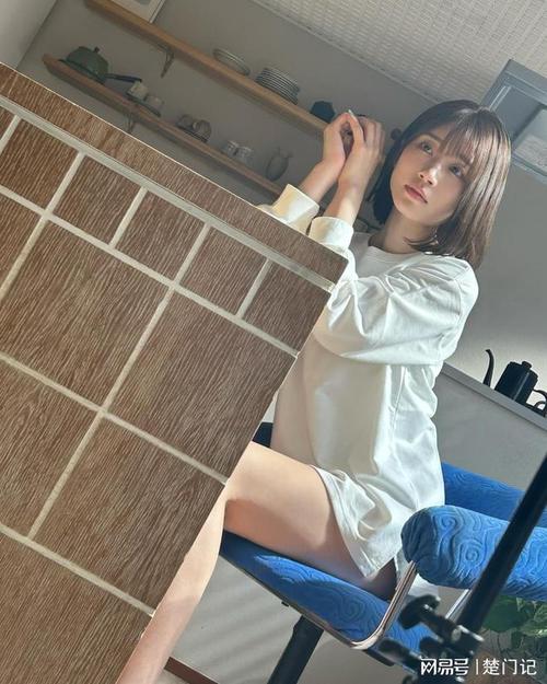 操中国美女老师的相关介绍