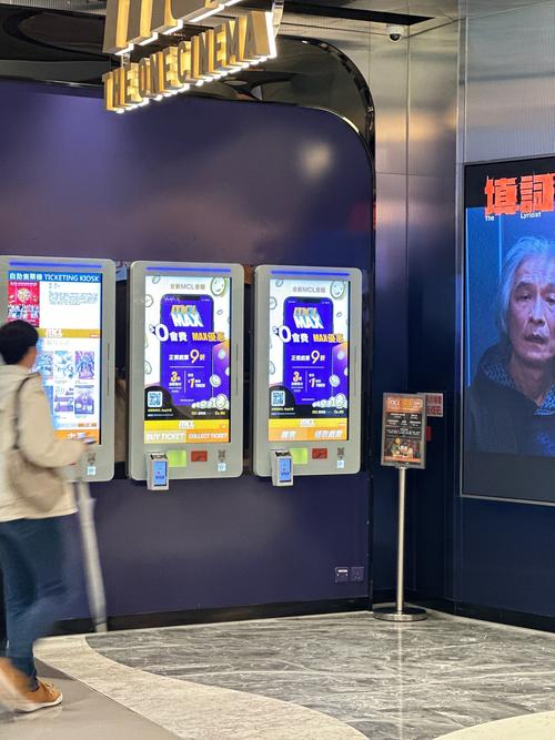 一边亲上一边摸下视频的相关介绍