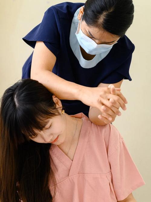 18摸成人app的相关介绍