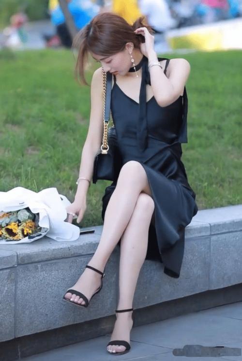 美女av一级片的相关介绍