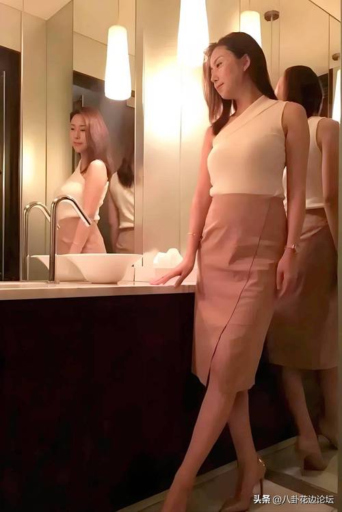 操哭女老师的相关介绍