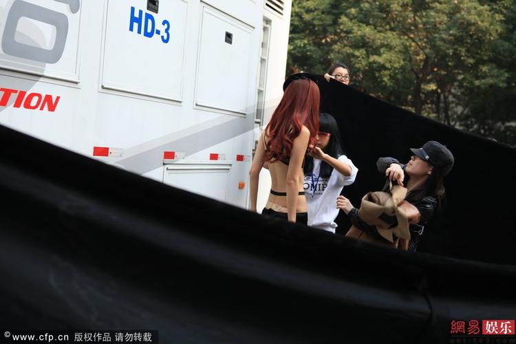 爆操白美女的相关介绍