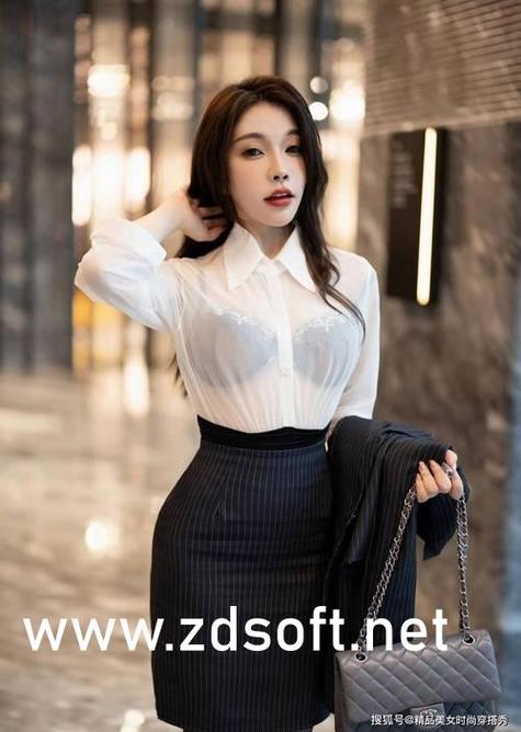 强操美女老师的相关介绍