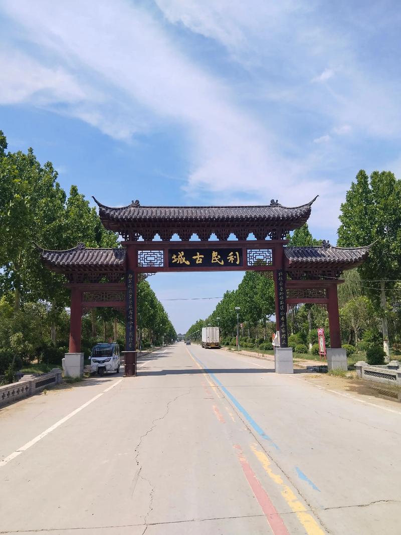 操白丝袜女老师的相关介绍