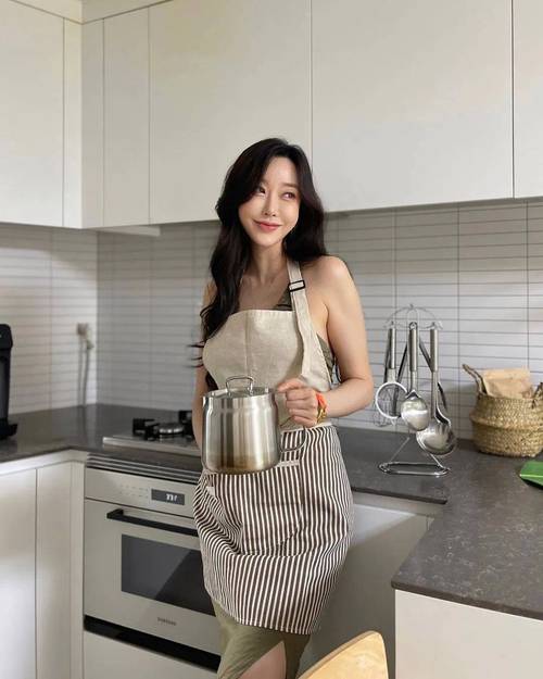 少妇性av的相关介绍