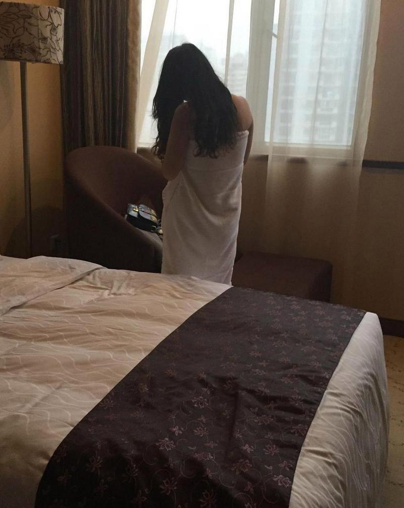 酒店爆操骚货的相关介绍
